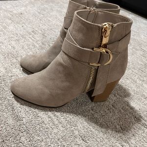 Women’s light gray, ankle boots. Size 8.5